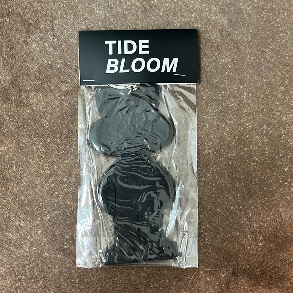 TIDE solo exhibition “BLOOM” Limited Edition Keychain Art Tag Bag Charm Commemor